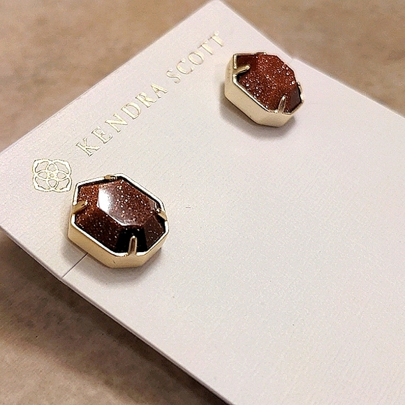 NEW Kendra Scott Taylor Stud Earrings In Gold Orange Goldstone - Picture 5 of 7